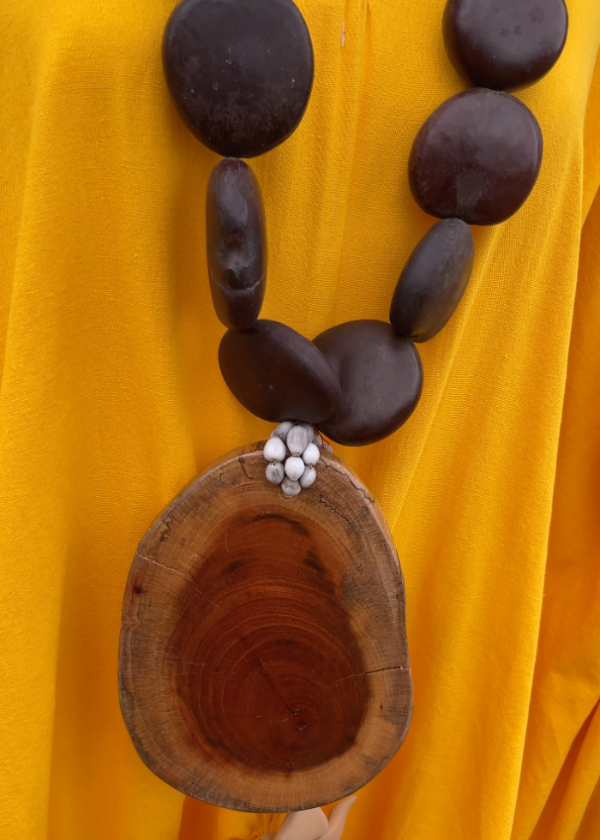 Collar corazón de mono