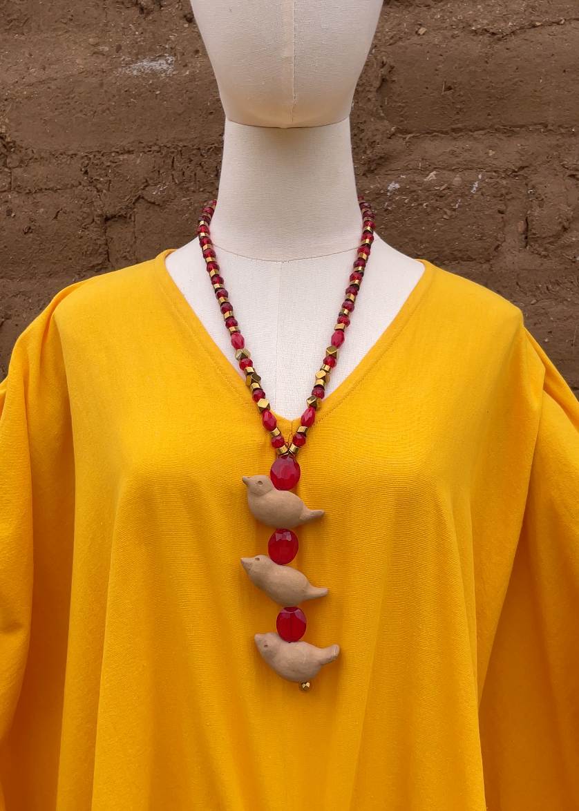 Collar de pajaritos barro negro