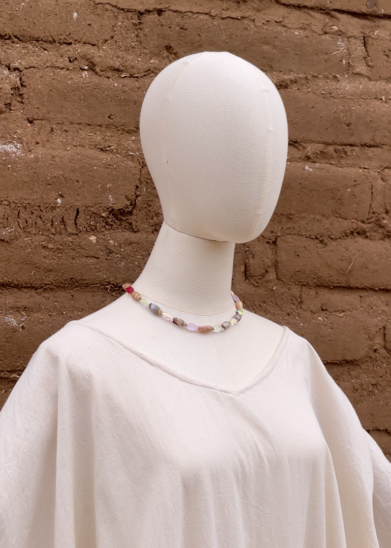 Collar de cristales con peces multicolor