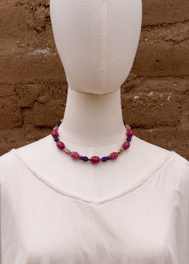 Collar de peces y cristales circulares