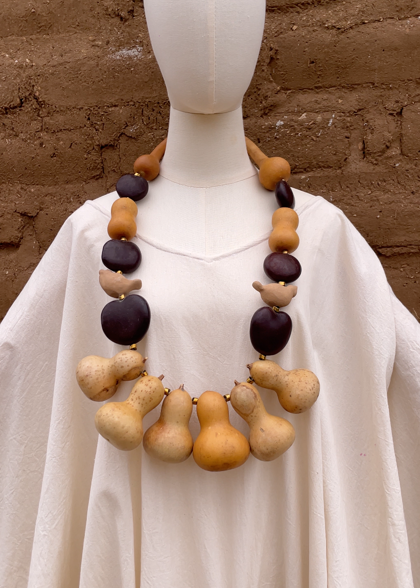 Collar corazón de mono y bules