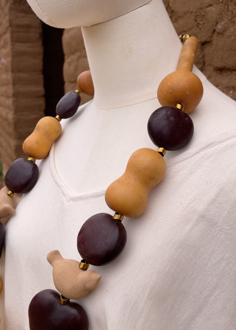 Collar corazón de mono y bules
