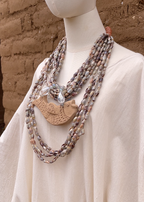 Collar de lagrimas con pez de barro rojo