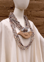 Collar de lagrimas con pez de barro rojo