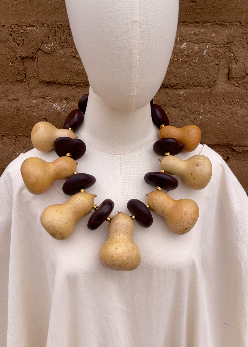 Collar de bules intercalados