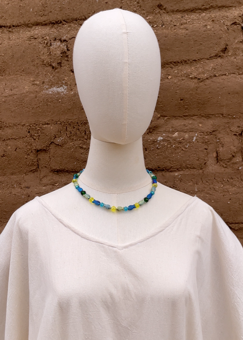 Collar peces multicolor diverso