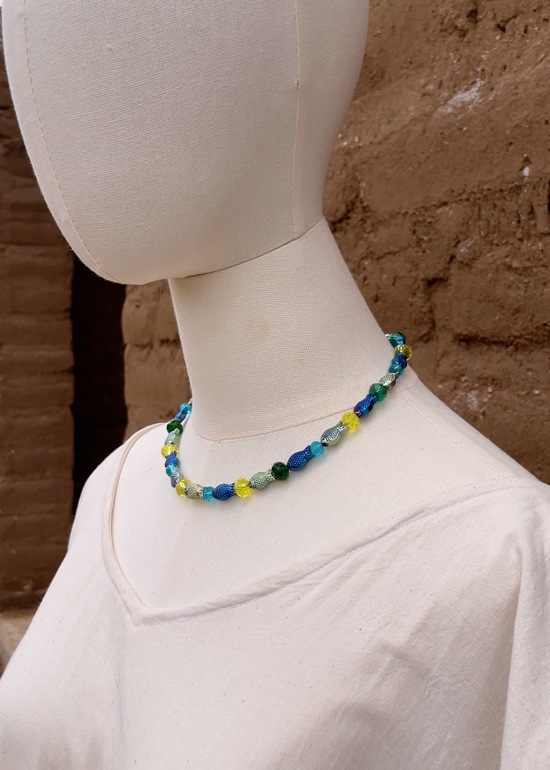 Collar peces multicolor diverso