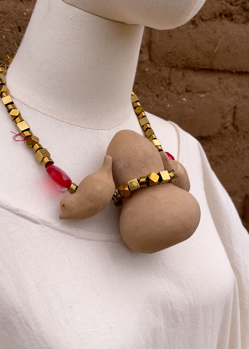 Collar de bule en barro rojo