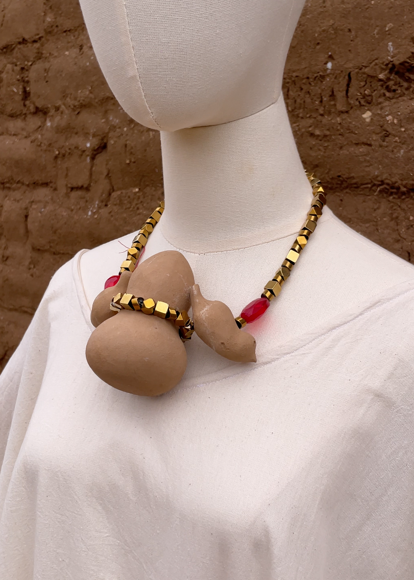 Collar de bule en barro rojo