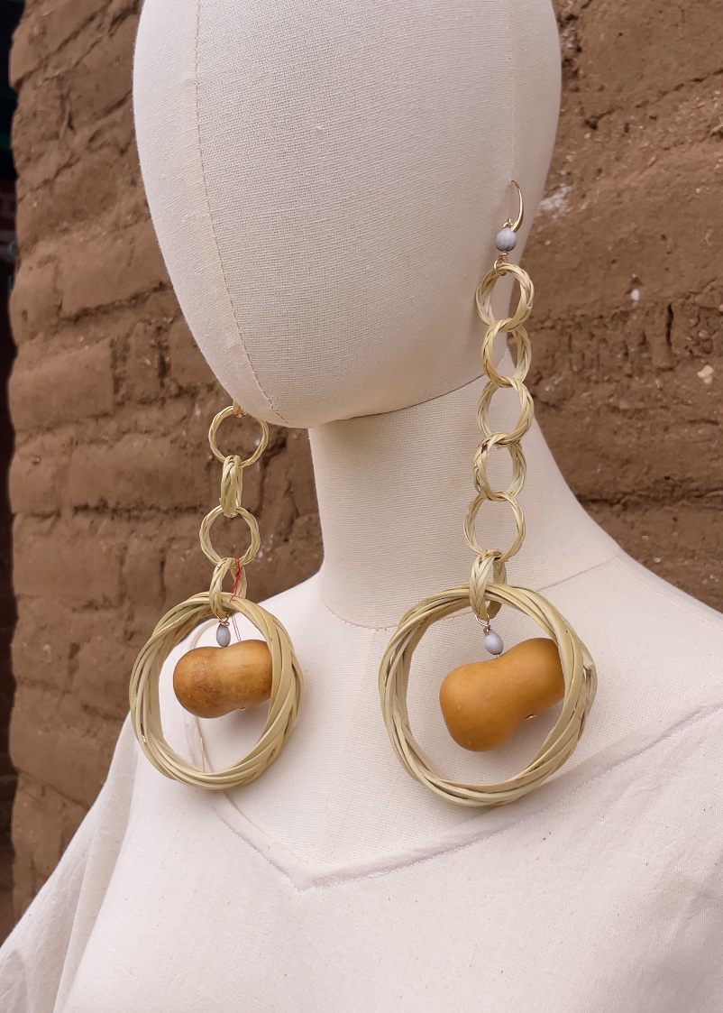 Aretes de carrizo con bule