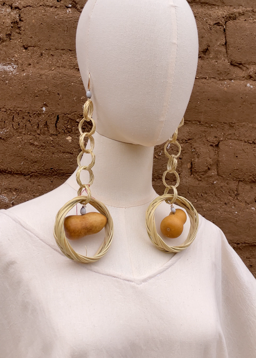 Aretes de carrizo con bule