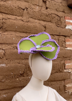 Diadema floral con encaje