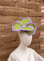 Diadema floral con encaje