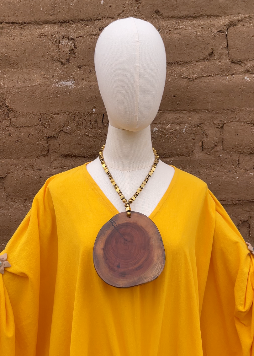 Collar tronco de madera con hematita