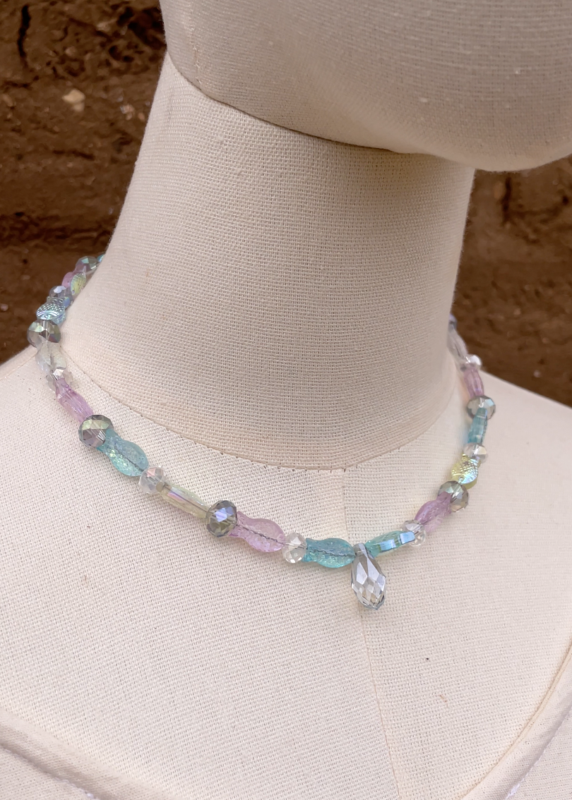 Collar camino de peces cristalinos pastel