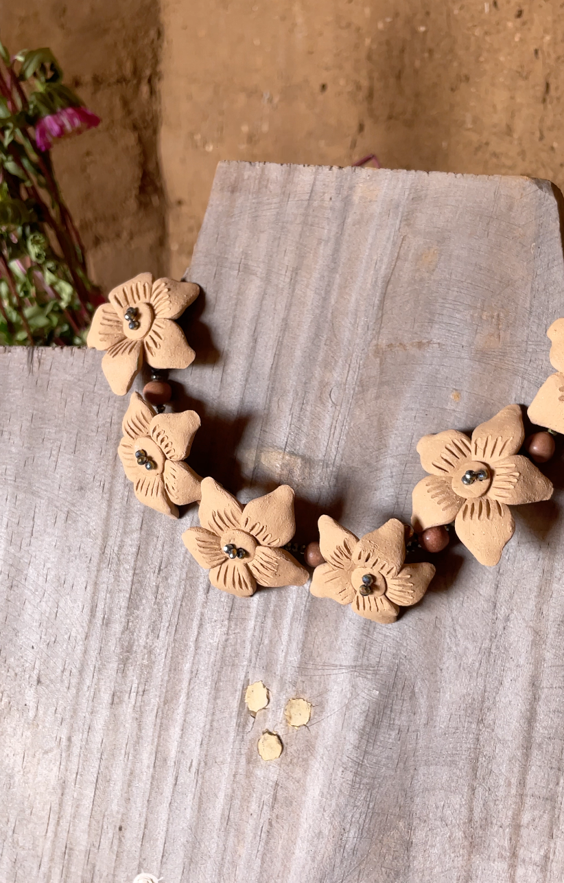 Collar flores tupidas