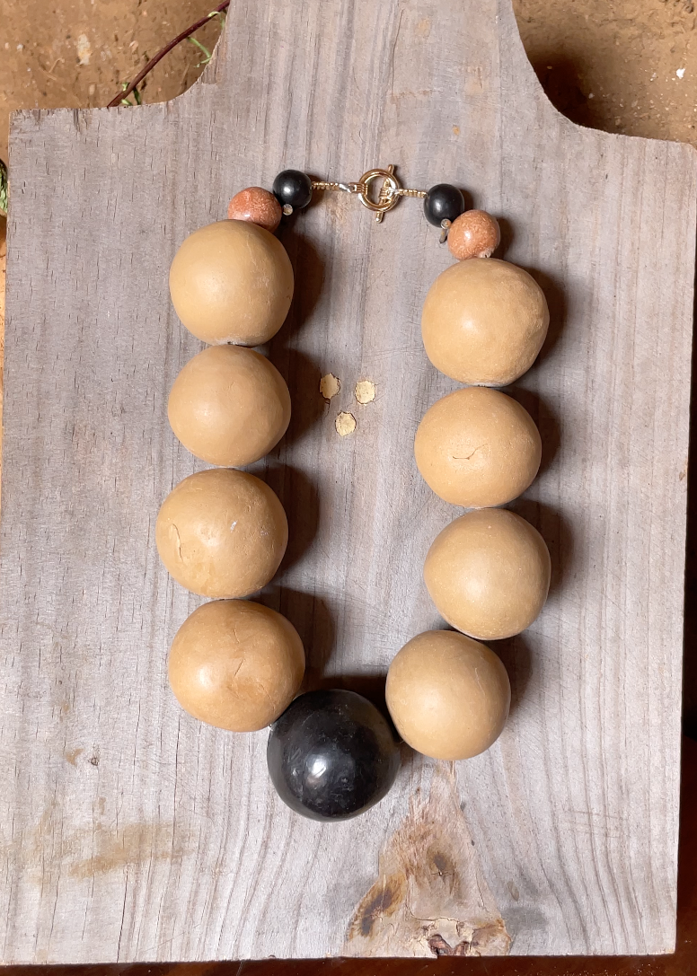 Collar bolitas