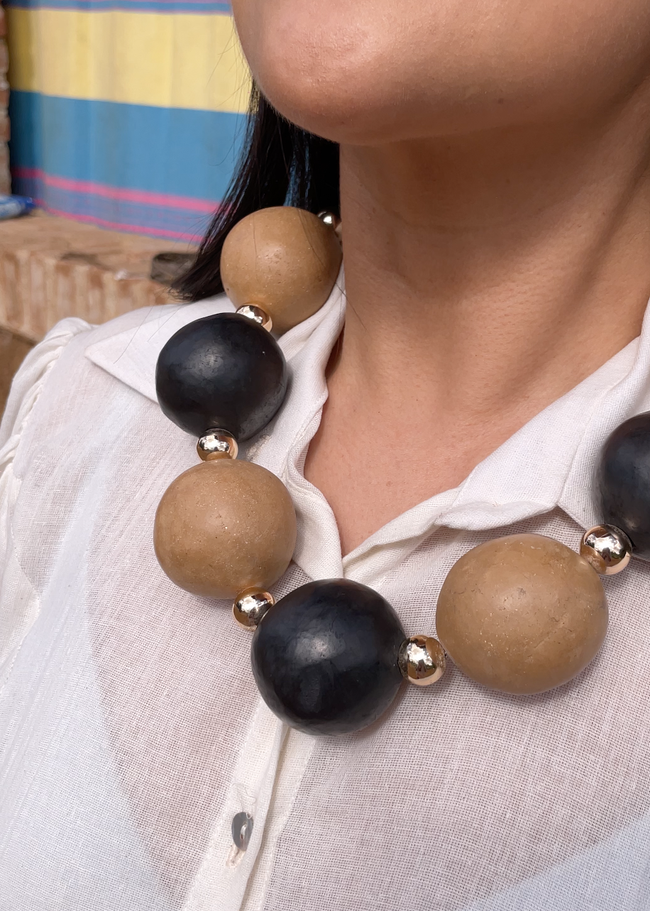 Collar de barro unicolor maxi