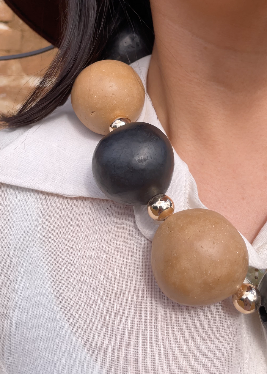 Collar de barro unicolor maxi