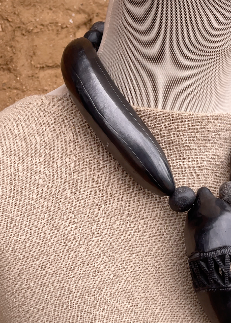 Collar barro negro mango y plátano