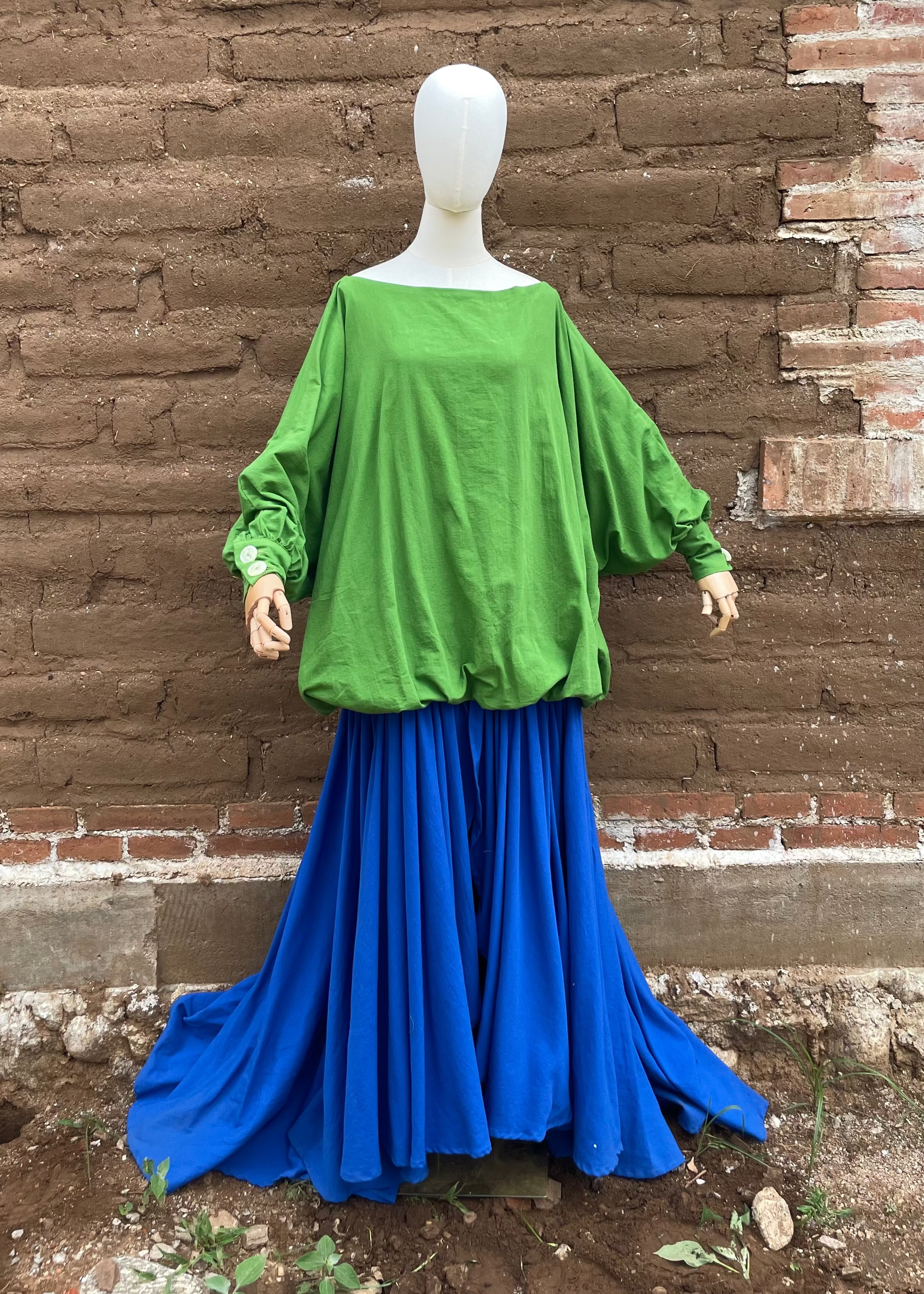 Maxi vestido bicolor con apertura
