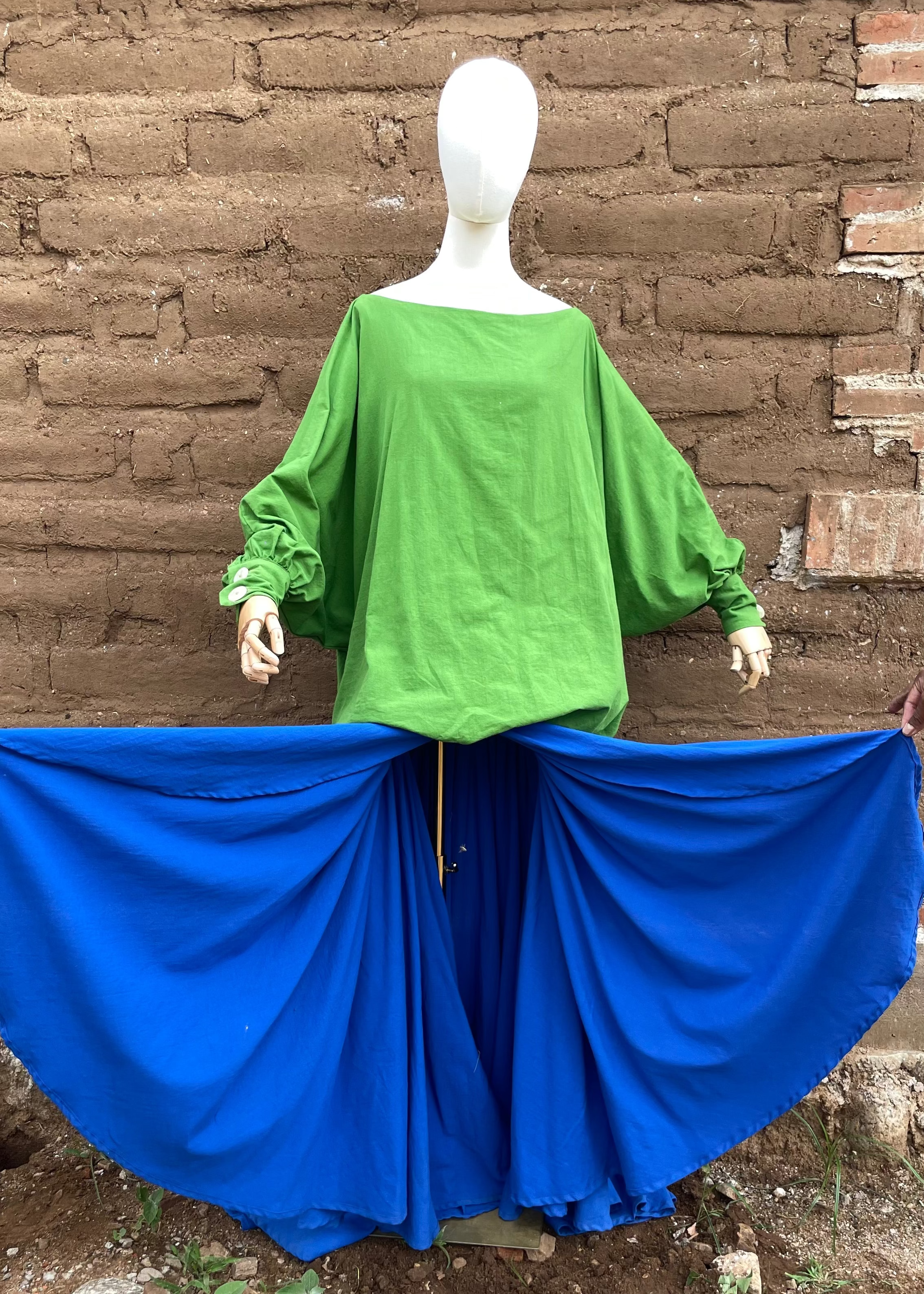 Maxi vestido bicolor con apertura